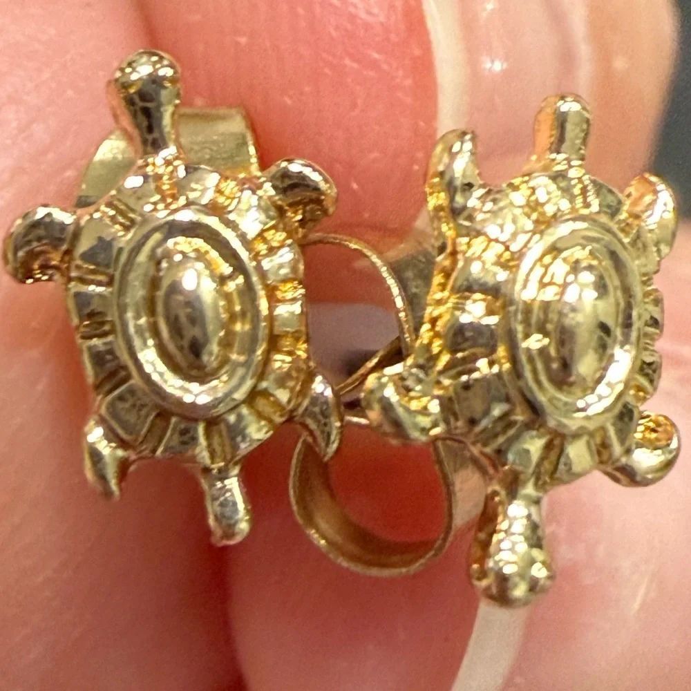 NEW Nordstrom Gold Plated Turtle Stud Earrings